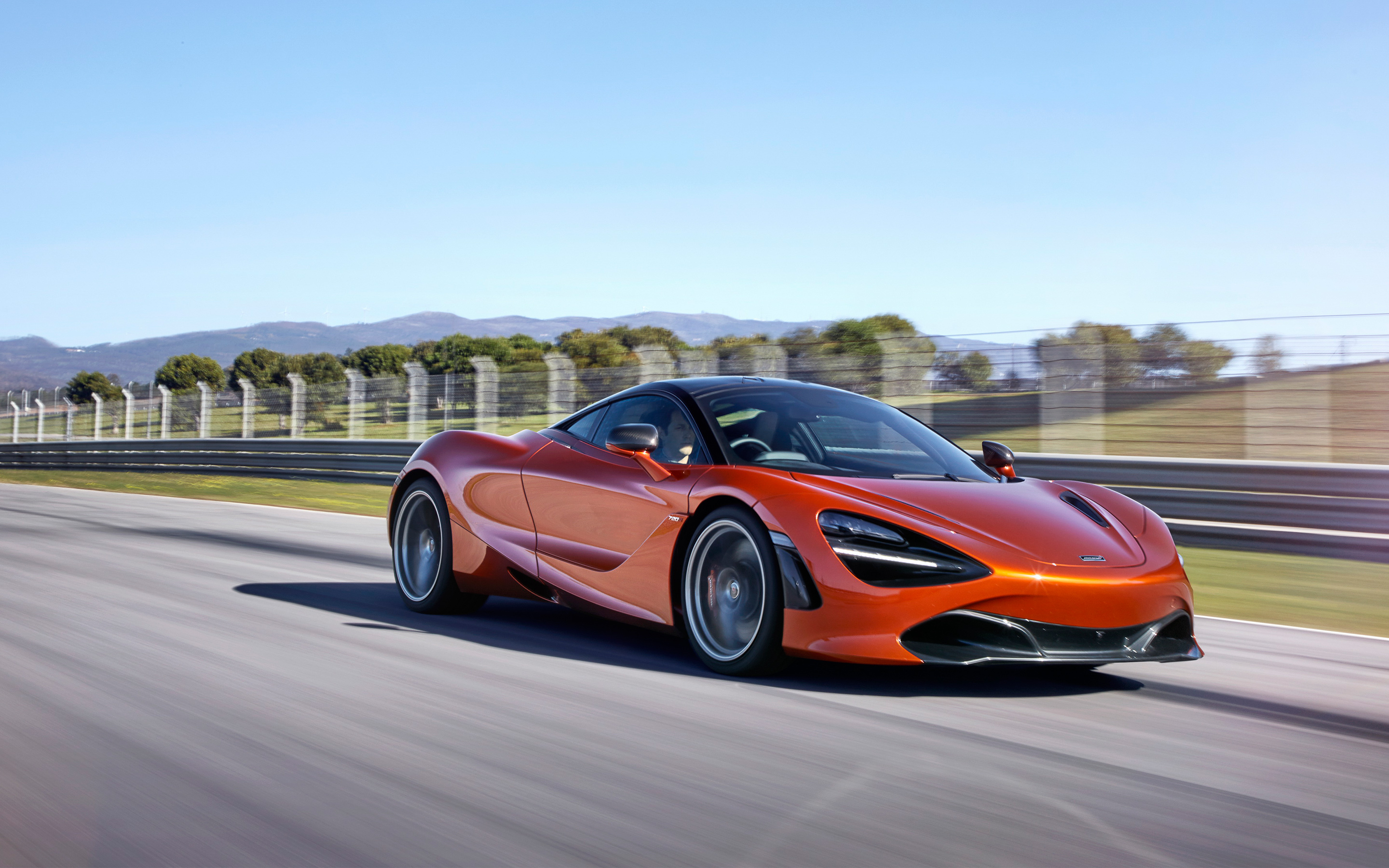 2017 McLaren 720s Coupe1379317683